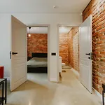 Old Brick Boutique 4*