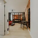 Old Brick Boutique Apartahotel