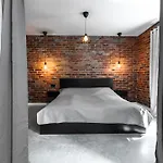 Old Brick Boutique 4*