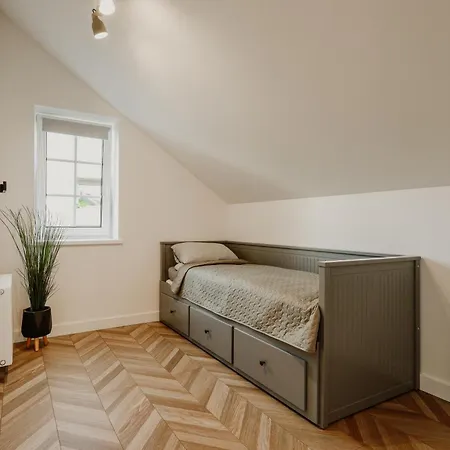 Old Brick Boutique 4*