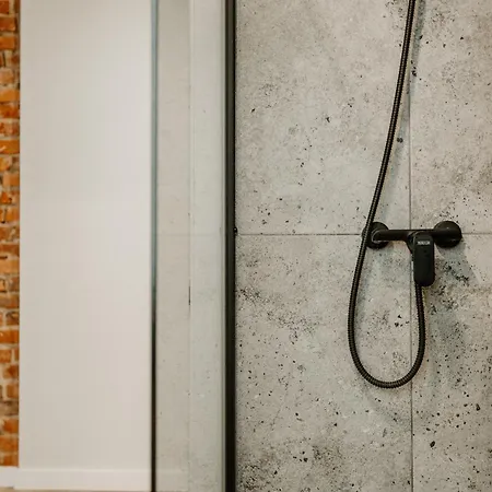 Old Brick Boutique 3*