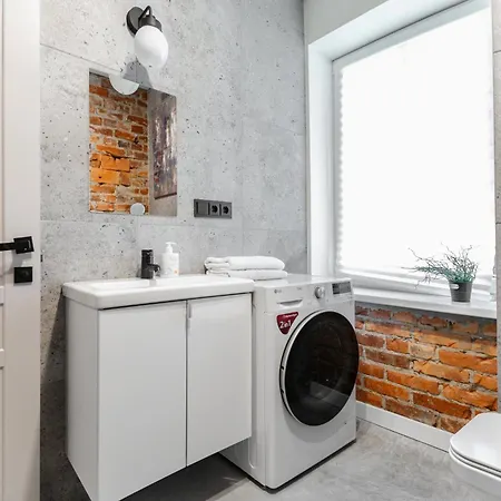 Old Brick Boutique 4*