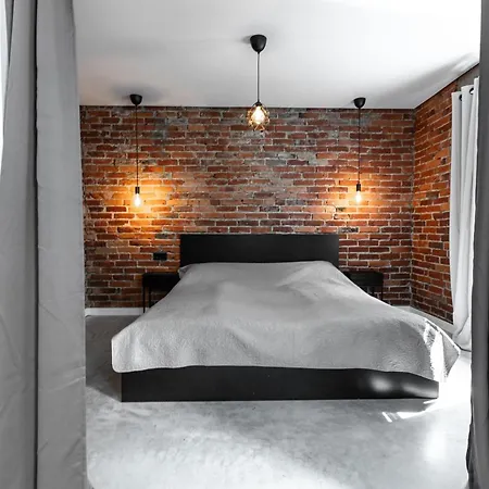 Old Brick Boutique 3*