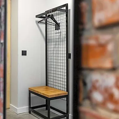 Old Brick Boutique 4*