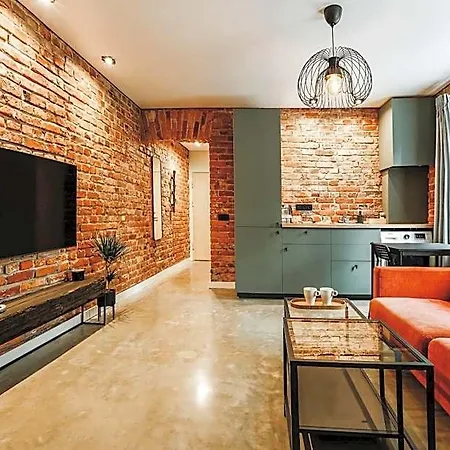 Old Brick Boutique 4*