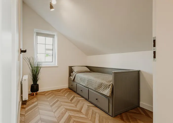 Old Brick Boutique 3*