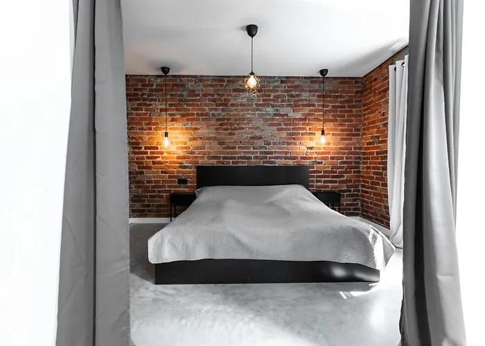 Old Brick Boutique 3*